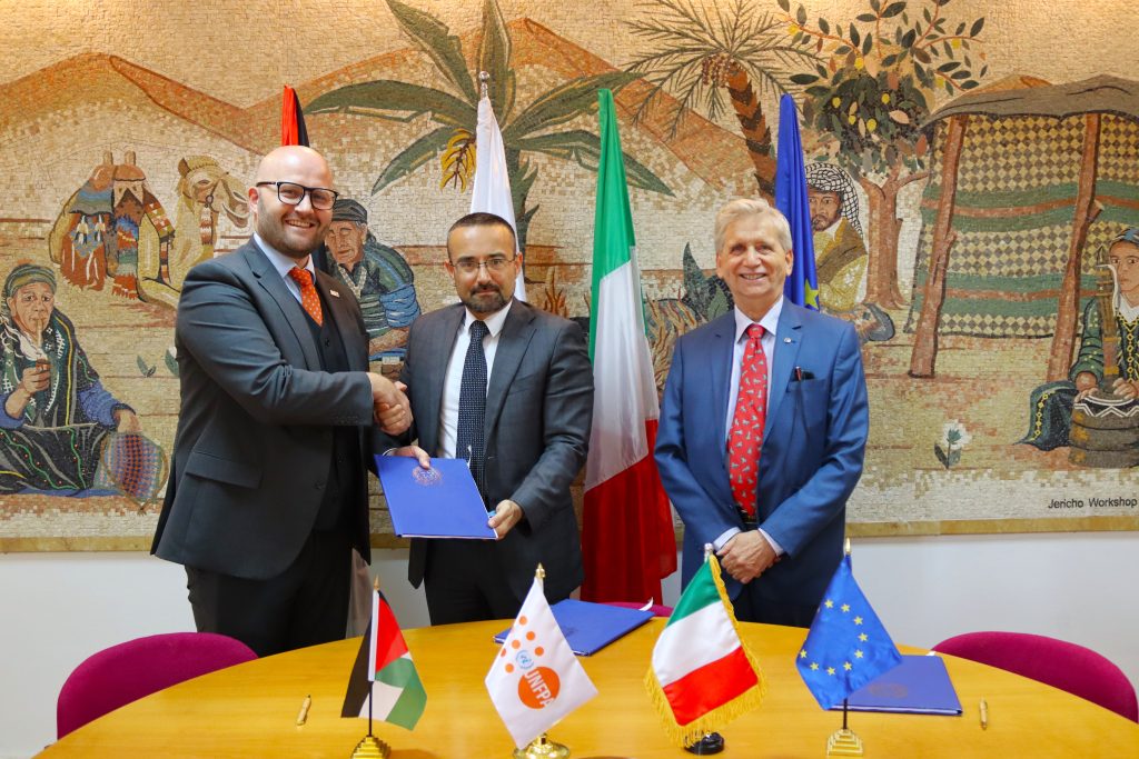 Siglato l’accordo “Il cammino dall’ adolescenza all’età adulta: ragazze e ragazzi palestinesi affrontano con sicurezza e salute questa nuova fase della loro vita” Tra Italia e UNFPA